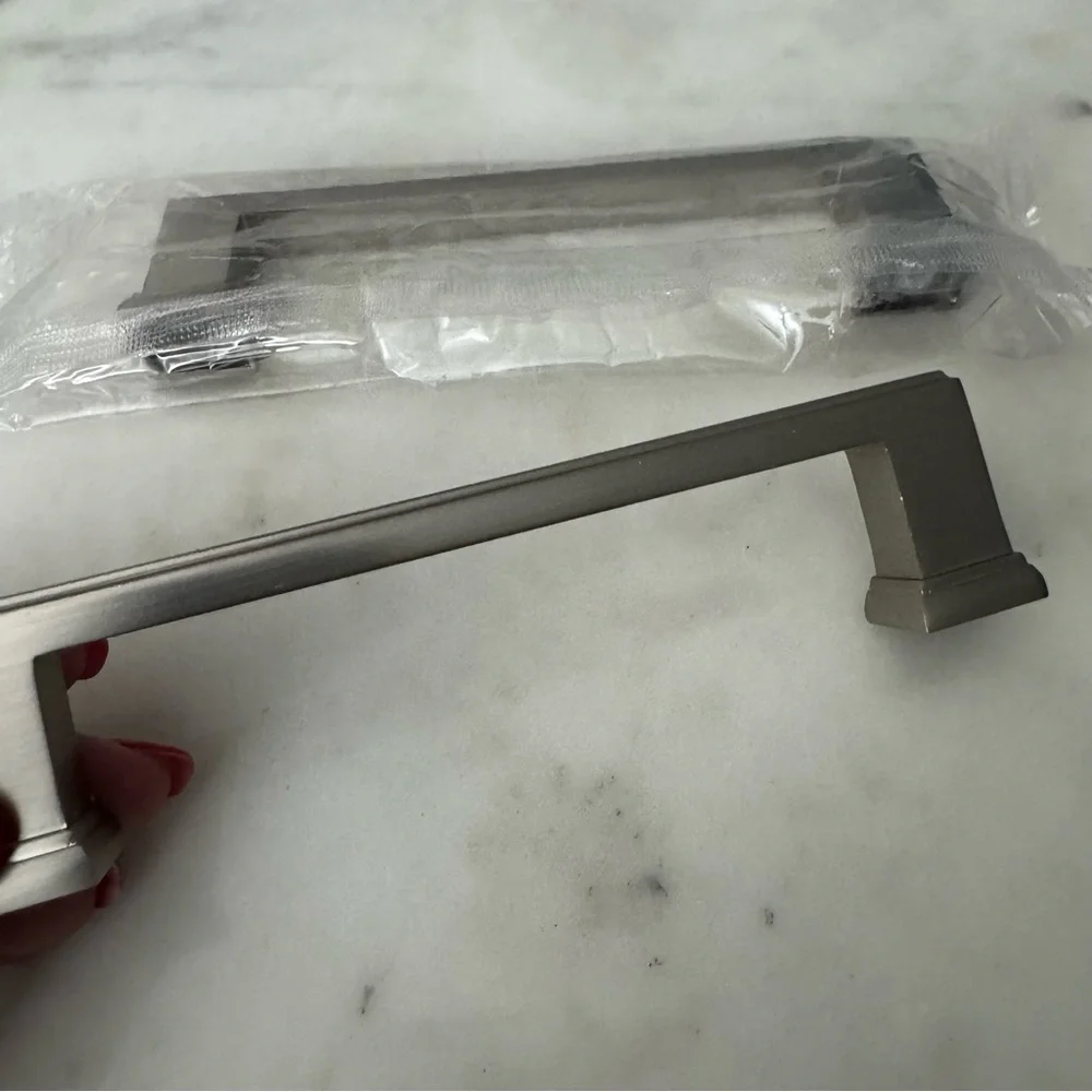 🛍🏙3️⃣ for $1️⃣5️⃣ 🆕 Bundle of 2 Glacier Bay brushed satin nickel cabinet pulls